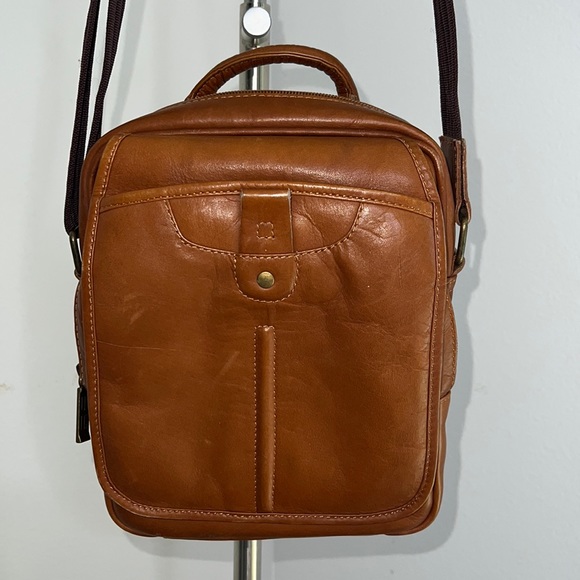 🔹 Claire Chase Crossbody Man Bag - Picture 1 of 12